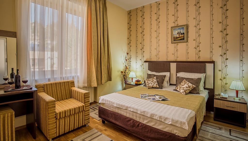 Hotel Rina Cerbul Sinaia Exteriér fotografie