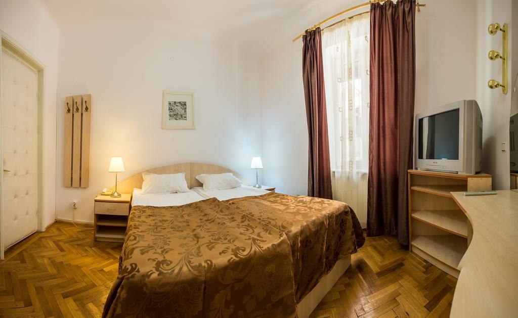 Hotel Rina Cerbul Sinaia Exteriér fotografie