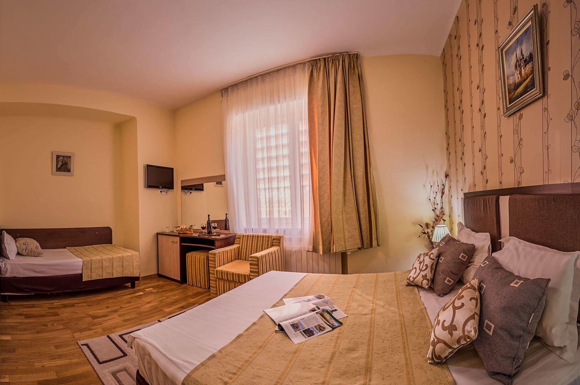 Hotel Rina Cerbul Sinaia Exteriér fotografie